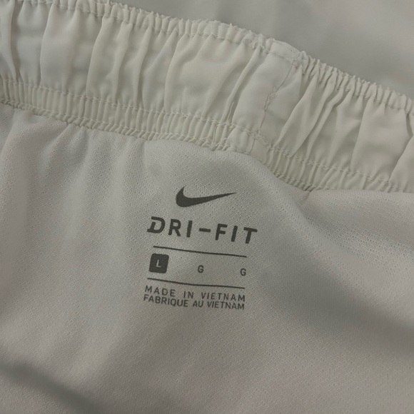 White and blue Nike shorts - Picture 3 of 3